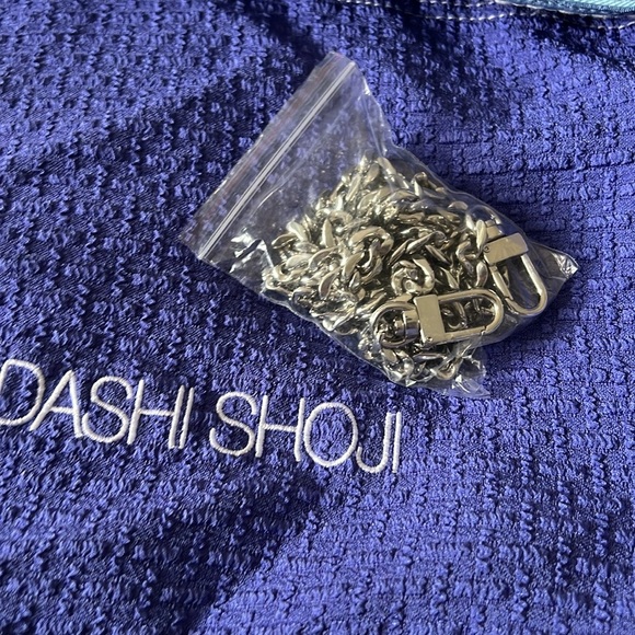 Tadashi Shoji stitched peony clutch - Picture 2 of 3